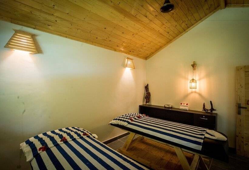 בית מלון כפרי Tarangi Resort And Spa