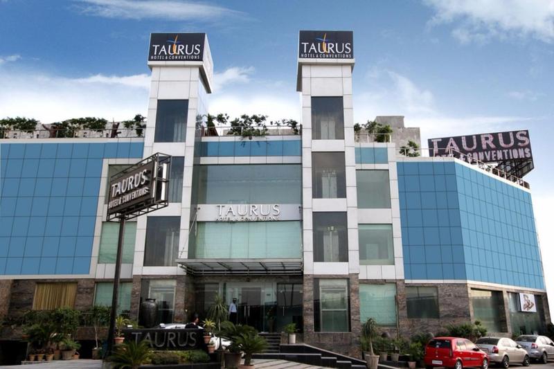 هتل Taurus Sarovar Portico
