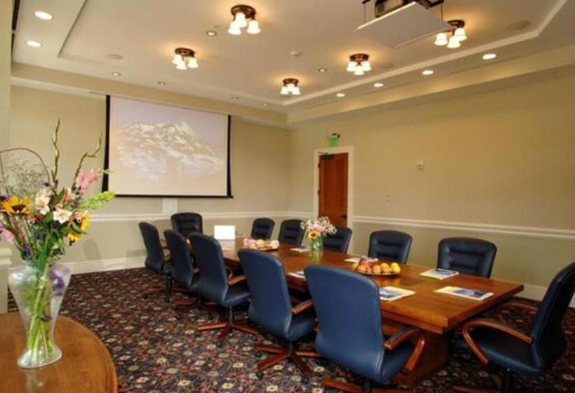 هتل The Lodge At Mountaineer Square
