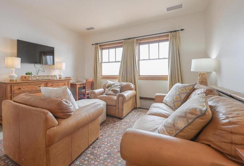 هتل The Lodge At Mountaineer Square
