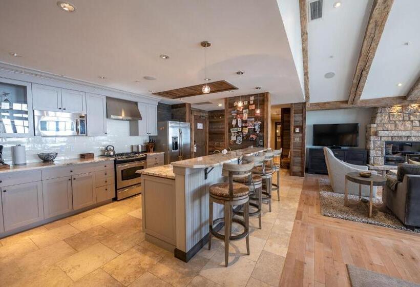 هتل The Lodge At Mountaineer Square