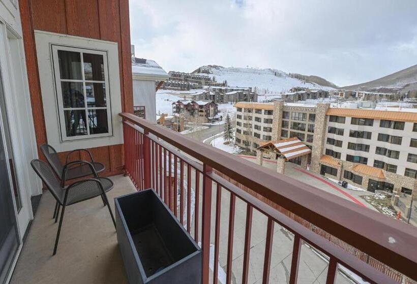 هتل The Lodge At Mountaineer Square