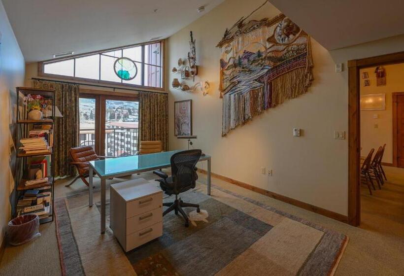 هتل The Lodge At Mountaineer Square