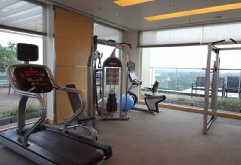 هتل Pullman Chennai Anna Salai