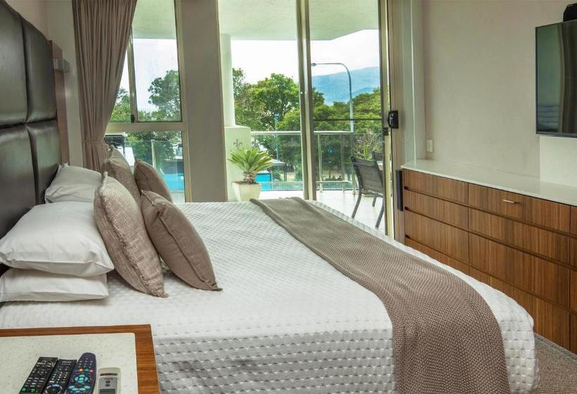هتل Waters Edge Apartment Cairns