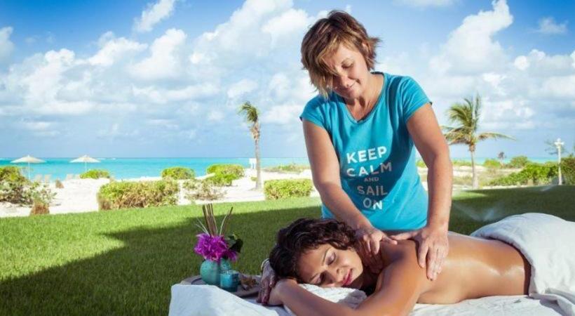 استراحتگاه The Tuscany On Grace Bay