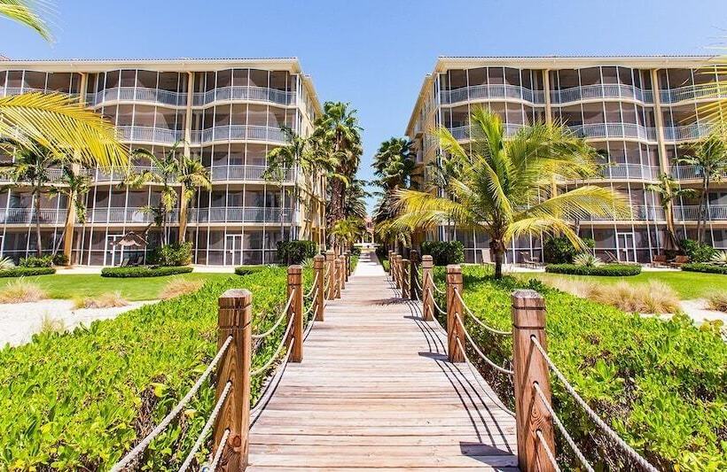 استراحتگاه The Tuscany On Grace Bay