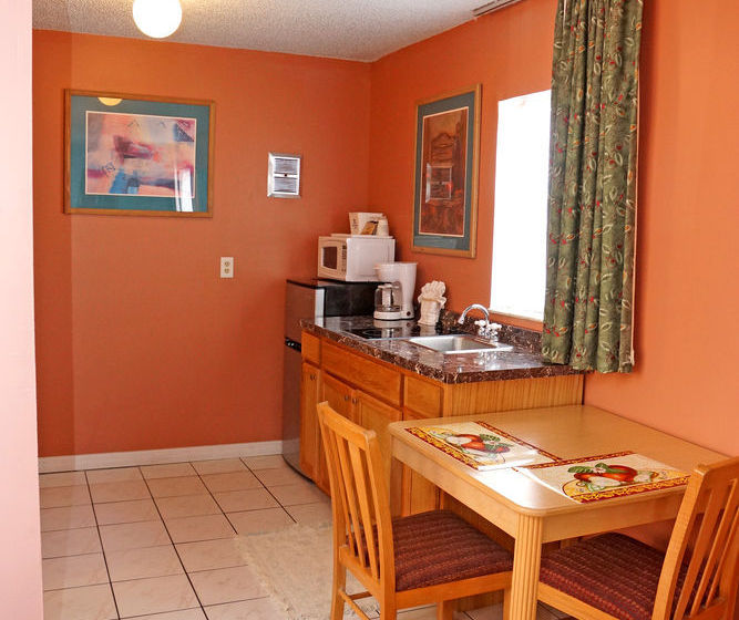מוטל Beachwalk Inn