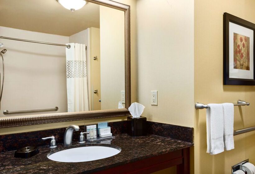 Hampton Inn & Suites Mission