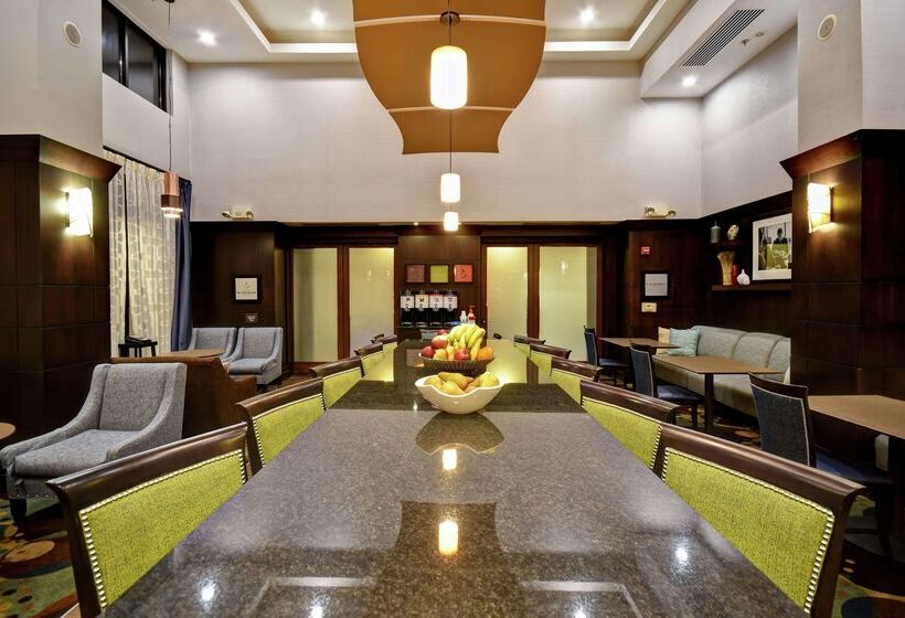 Hampton Inn & Suites Detroit Canton