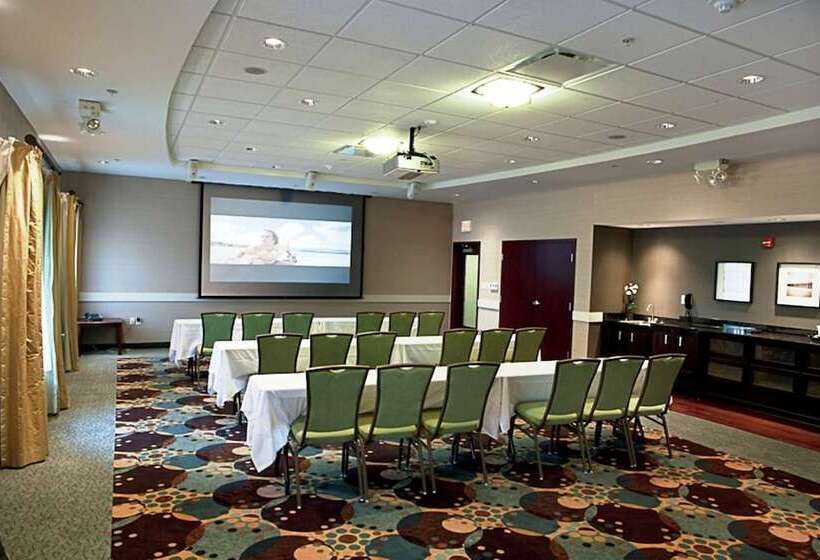 Hampton Inn & Suites Detroit Canton