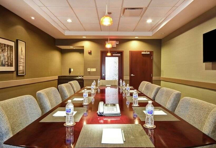 Hampton Inn & Suites Detroit Canton