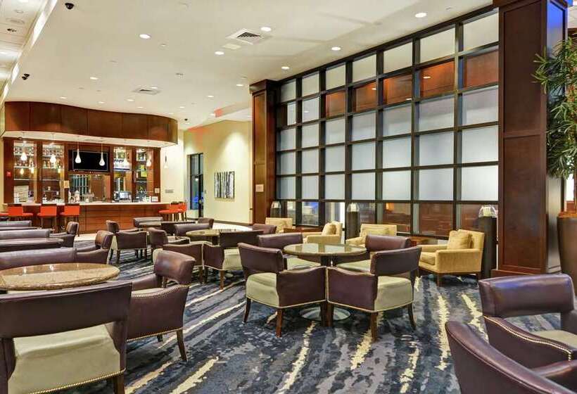 هتل Embassy Suites By Hilton Savannah Airport