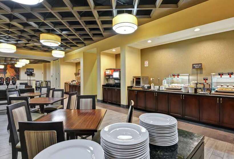 هتل Embassy Suites By Hilton Savannah Airport