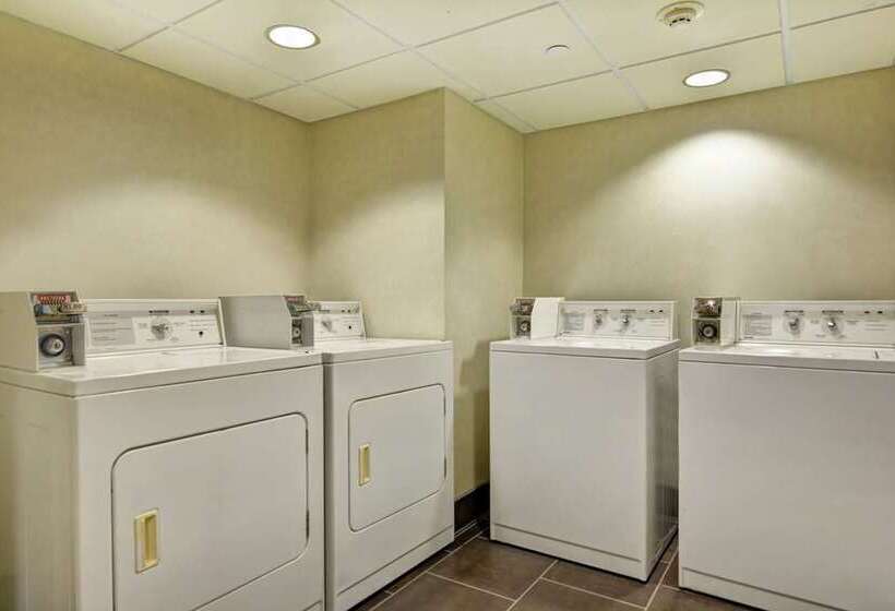 هتل Embassy Suites By Hilton Savannah Airport