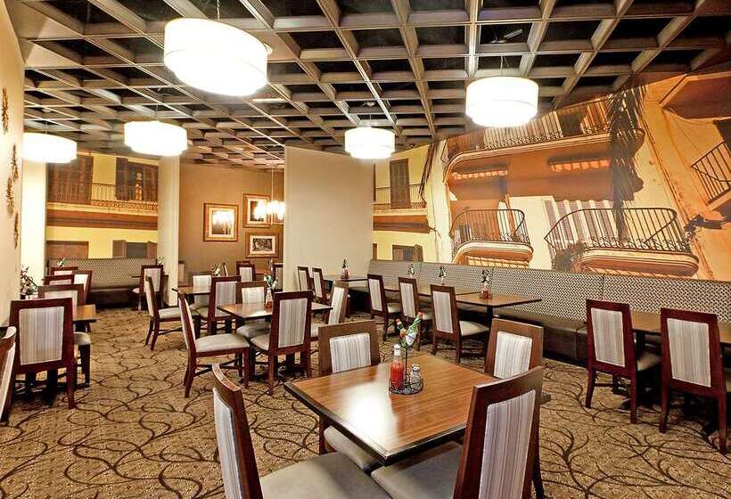 هتل Embassy Suites By Hilton Savannah Airport