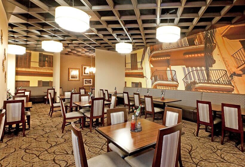 هتل Embassy Suites By Hilton Savannah Airport