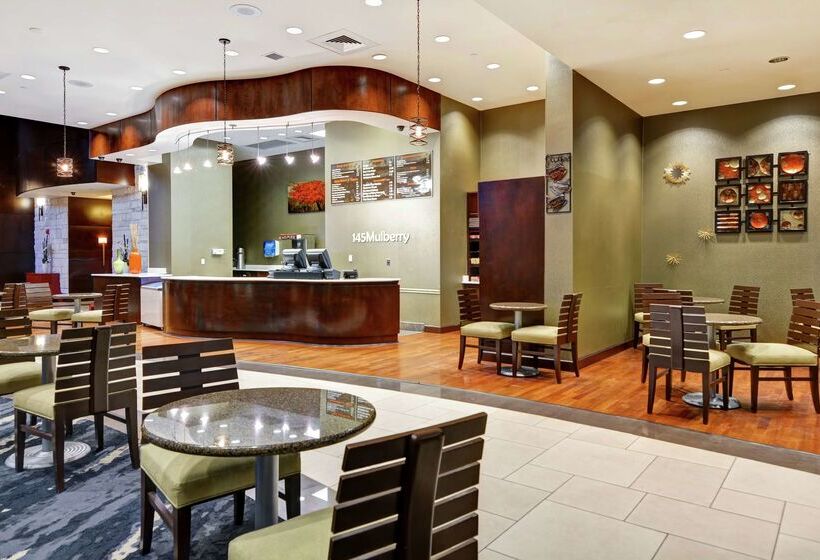 هتل Embassy Suites By Hilton Savannah Airport
