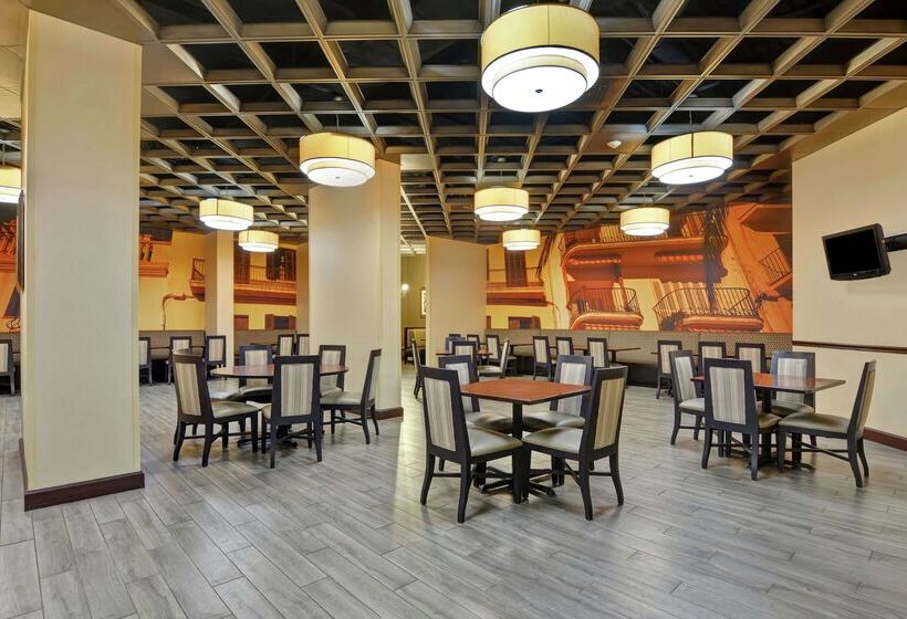 هتل Embassy Suites By Hilton Savannah Airport