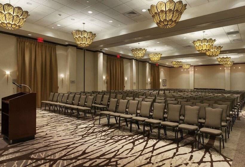 هتل Embassy Suites By Hilton Savannah Airport