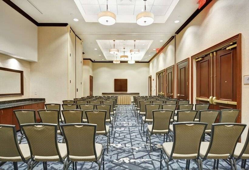 هتل Embassy Suites By Hilton Savannah Airport