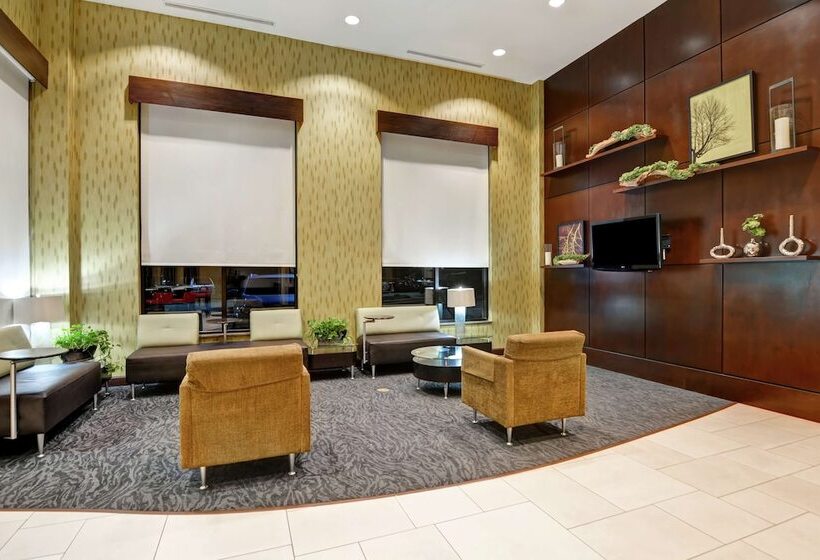 هتل Embassy Suites By Hilton Savannah Airport