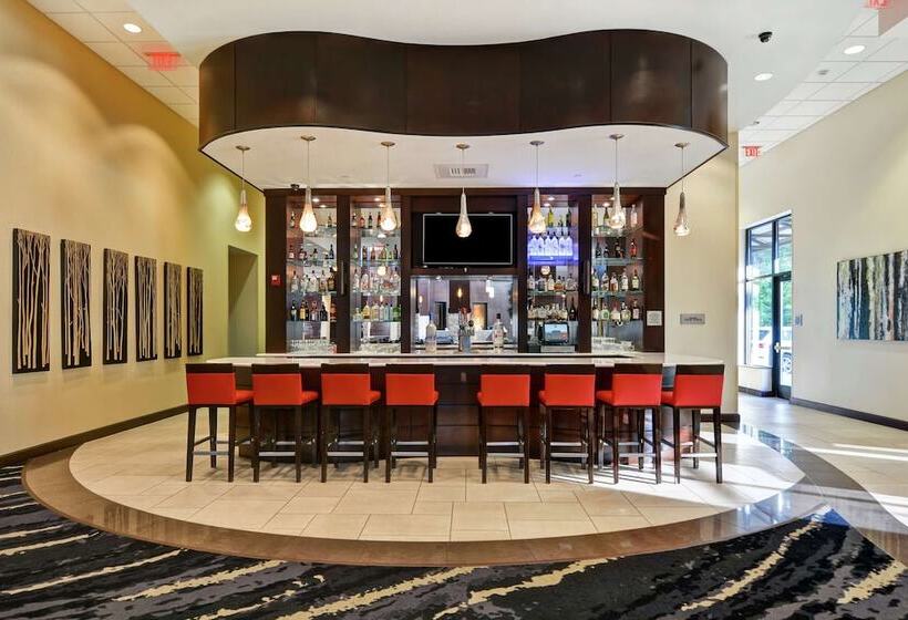 هتل Embassy Suites By Hilton Savannah Airport
