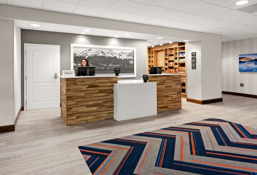 בית מלון כפרי Hampton Inn & Suites Fairbanks