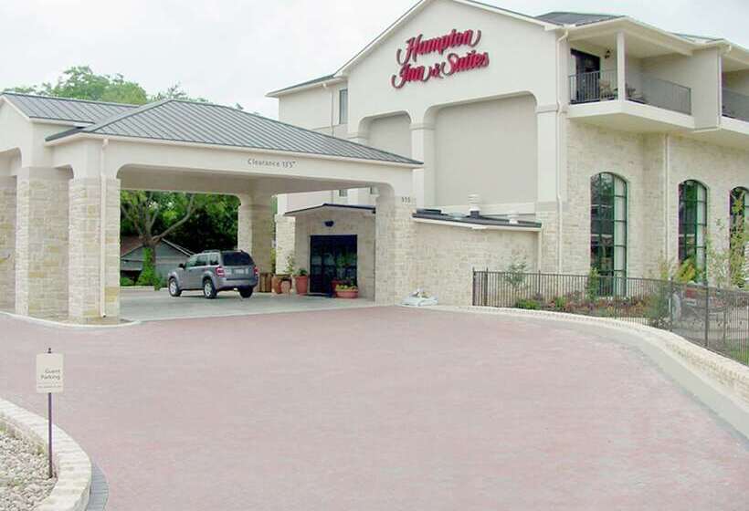 هتل Hampton Inn & Suites Fredericksburg