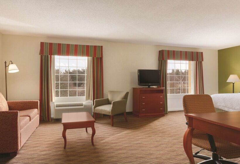 Отель Hampton Inn & Suites Greenfield