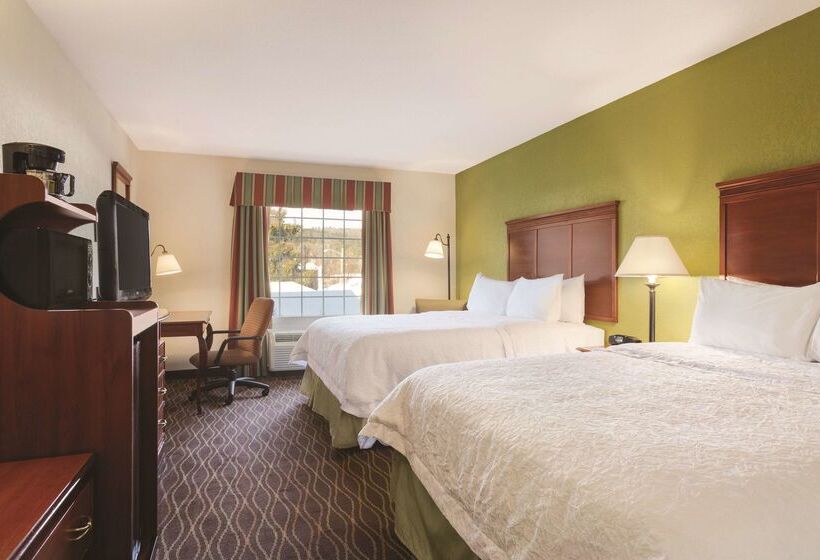 Отель Hampton Inn & Suites Greenfield