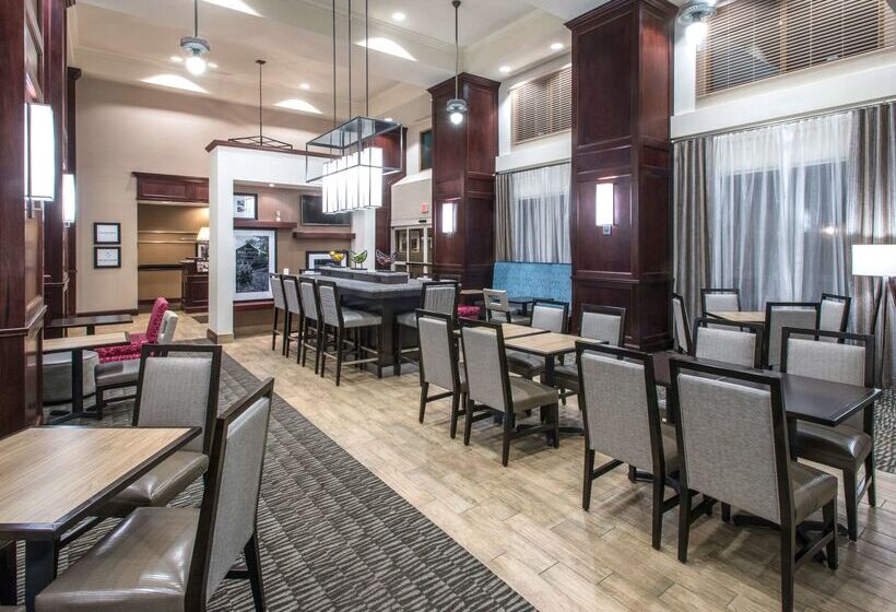 هتل Hampton Inn & Suites Jackson