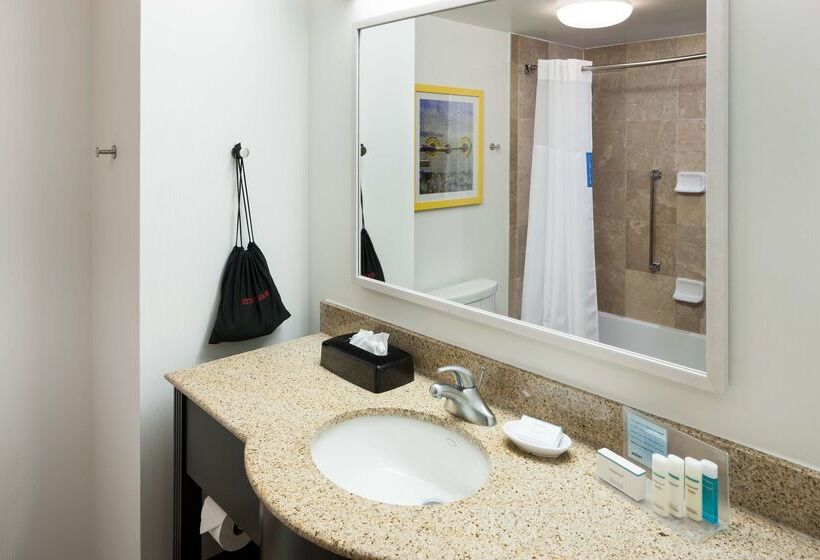 هتل Hampton Inn & Suites Jackson
