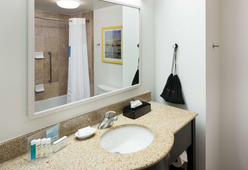 هتل Hampton Inn & Suites Jackson