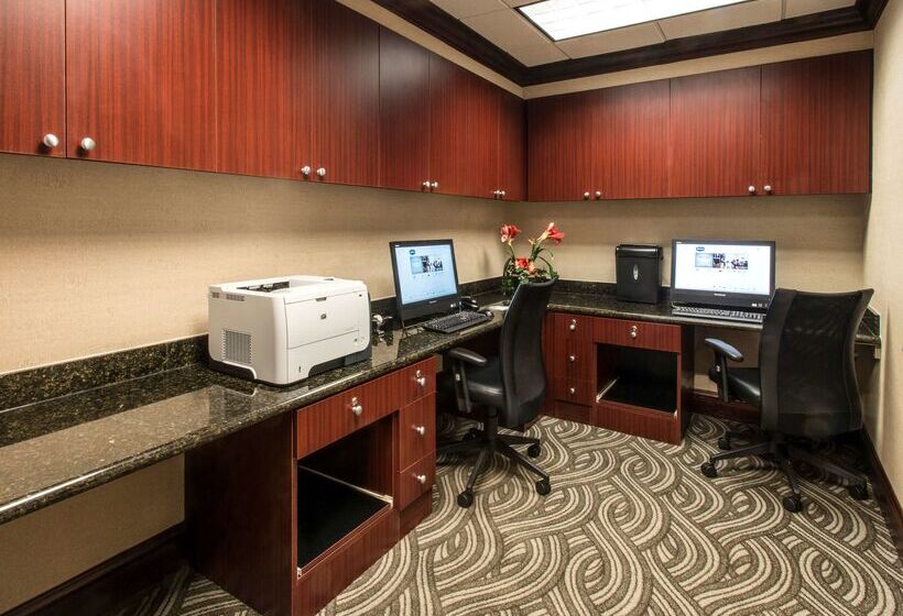 هتل Hampton Inn & Suites Jackson
