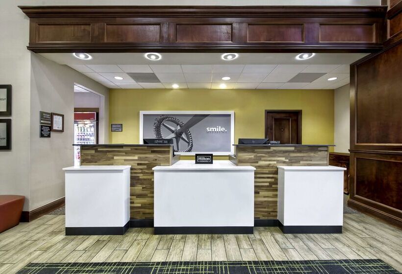 هتل Hampton Inn & Suites Jackson
