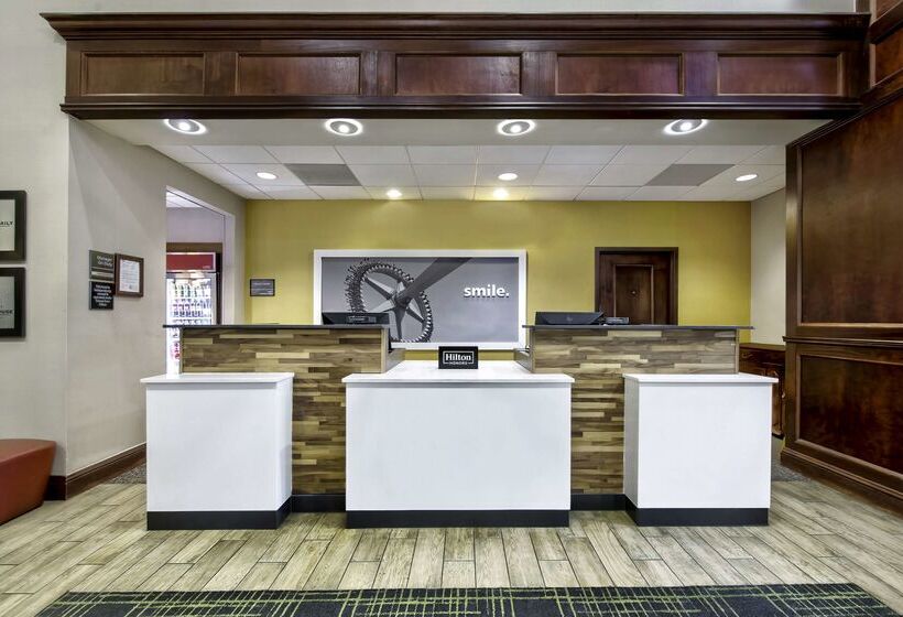 هتل Hampton Inn And Suites Jackson