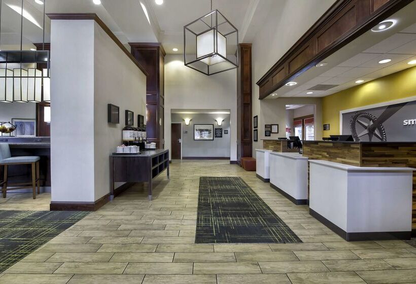 هتل Hampton Inn & Suites Jackson
