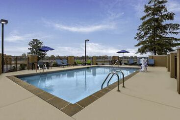 هتل Hampton Inn & Suites Jackson