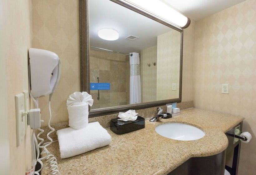 هتل Hampton Inn Suites Jacksonville Airport