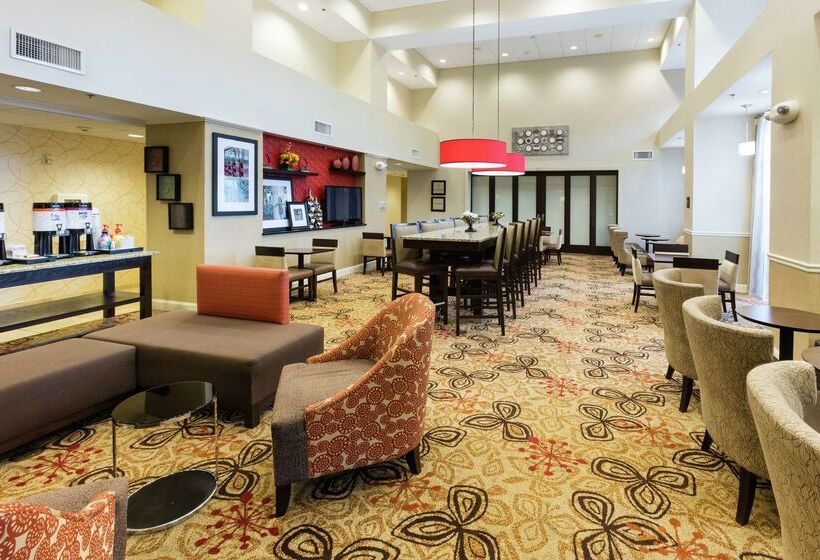 هتل Hampton Inn Suites Jacksonville Airport