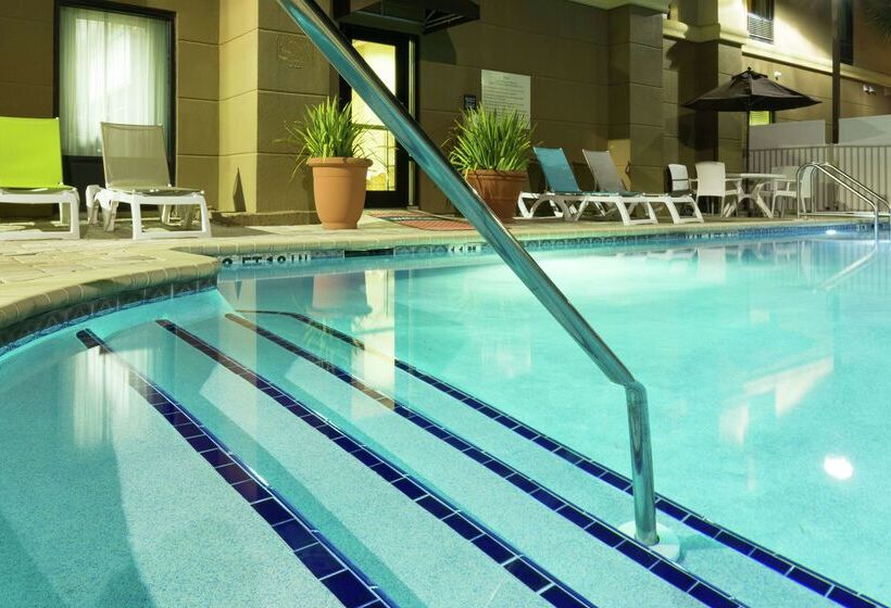 هتل Hampton Inn Suites Jacksonville Airport