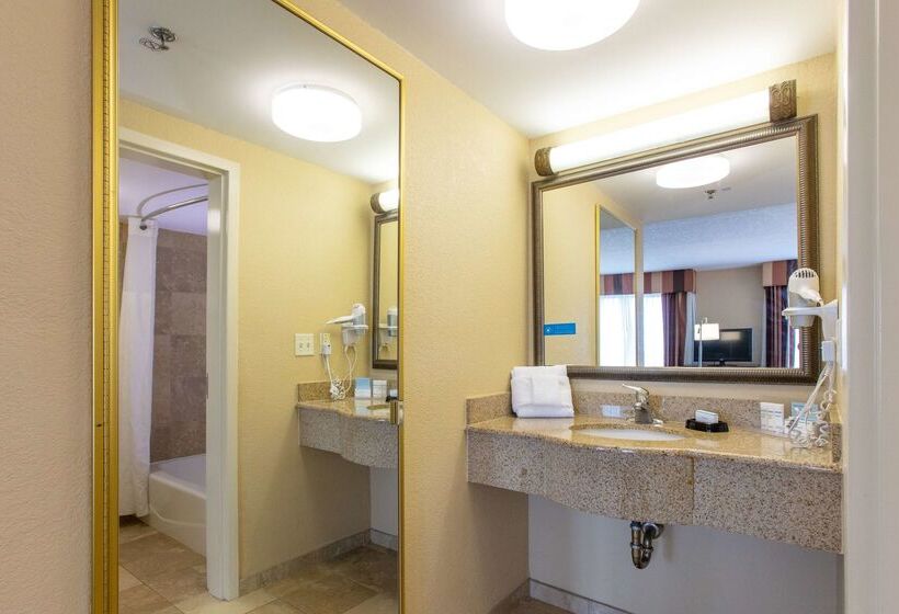 هتل Hampton Inn Suites Jacksonville Airport