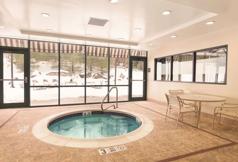 هتل Hampton Inn & Suites Lake George