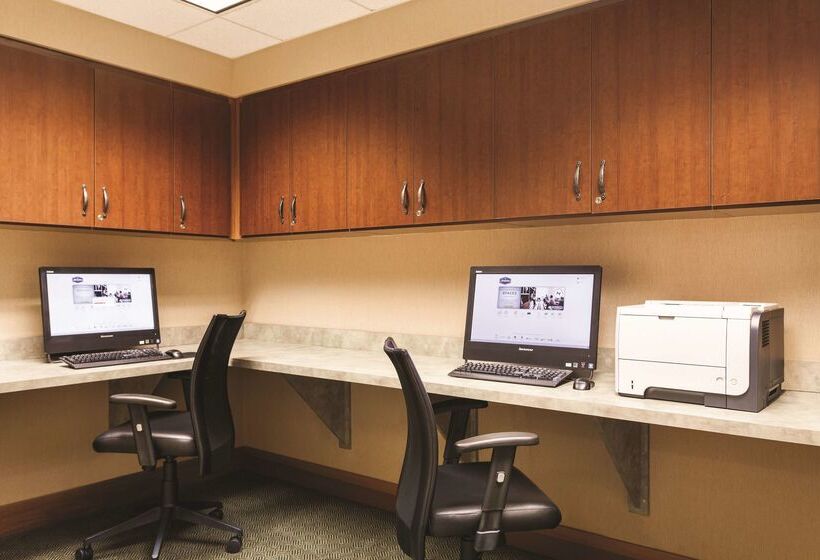 هتل Hampton Inn & Suites Lake George