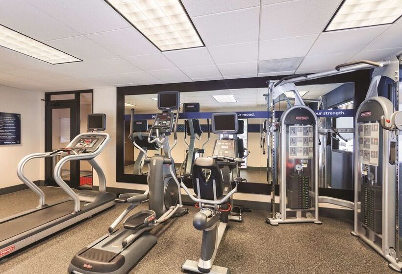 هتل Hampton Inn & Suites Lake George