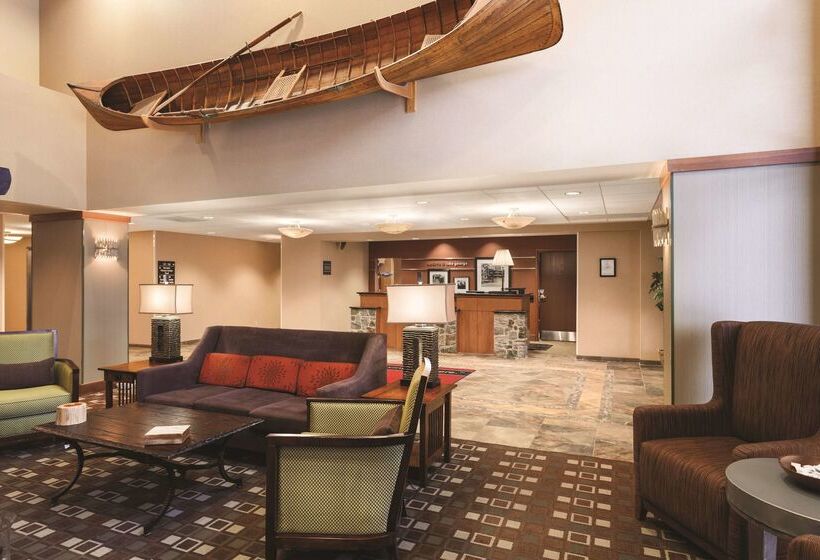 هتل Hampton Inn & Suites Lake George
