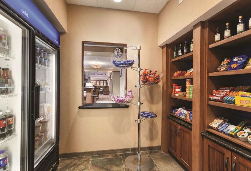 هتل Hampton Inn & Suites Lake George