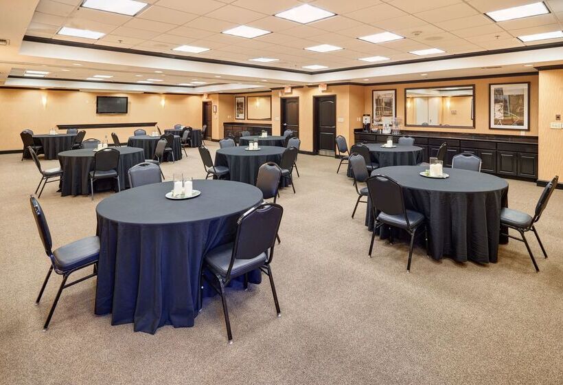 هتل Hampton Inn & Suites Longview North