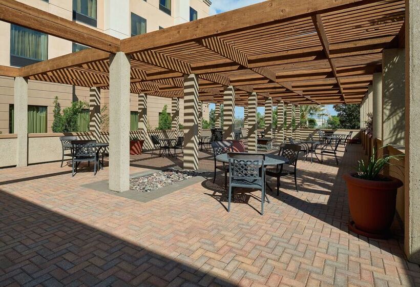 هتل Hampton Inn & Suites Longview North